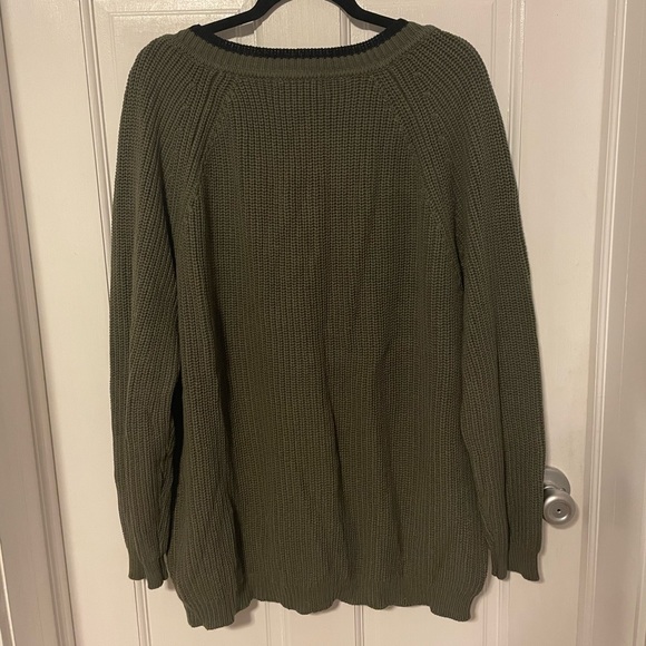 Brand new sweater - Picture 4 of 4